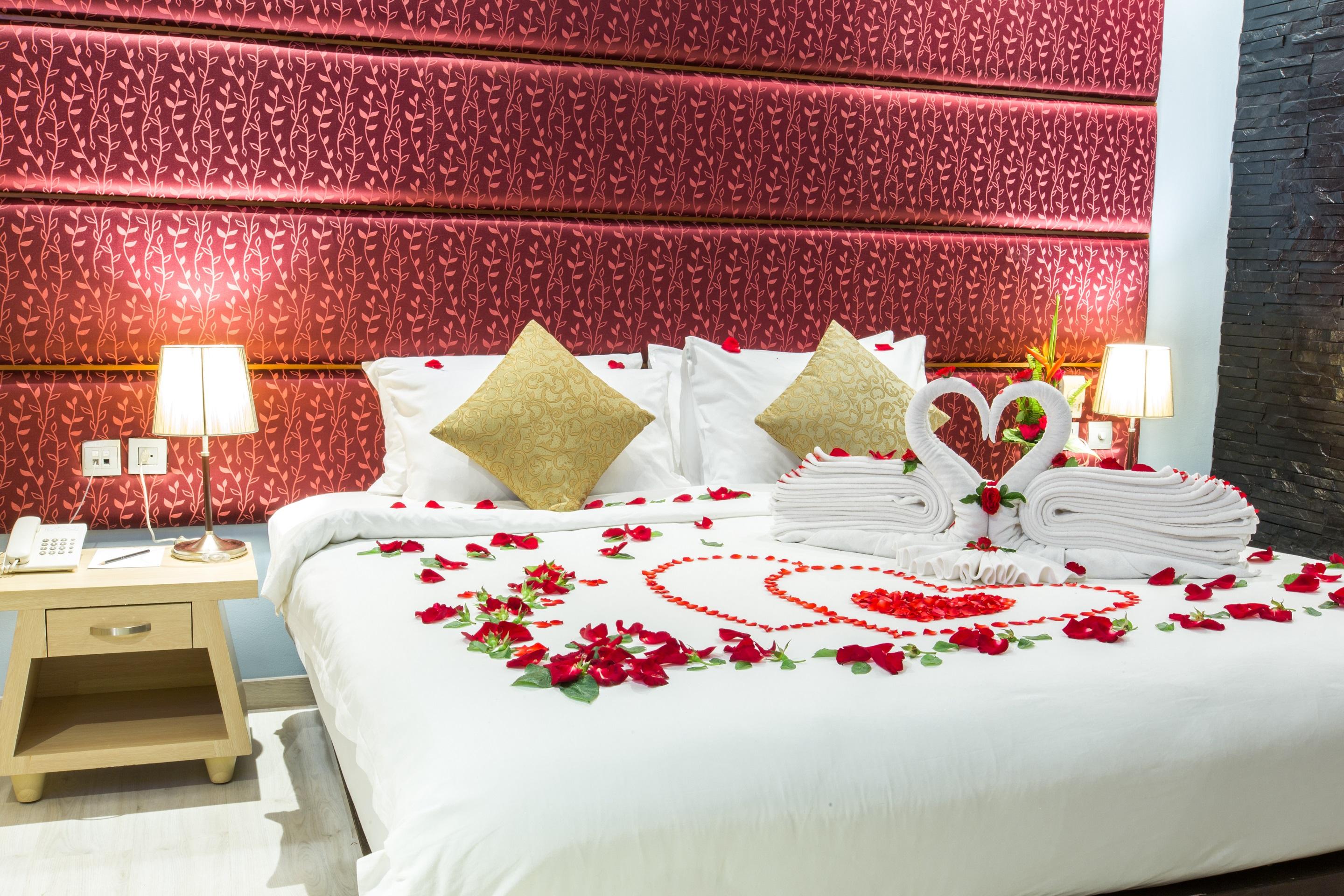 Indochine Resort And Villas - Sha Extra Plus Patong Exteriér fotografie A bed decorated with rose petals